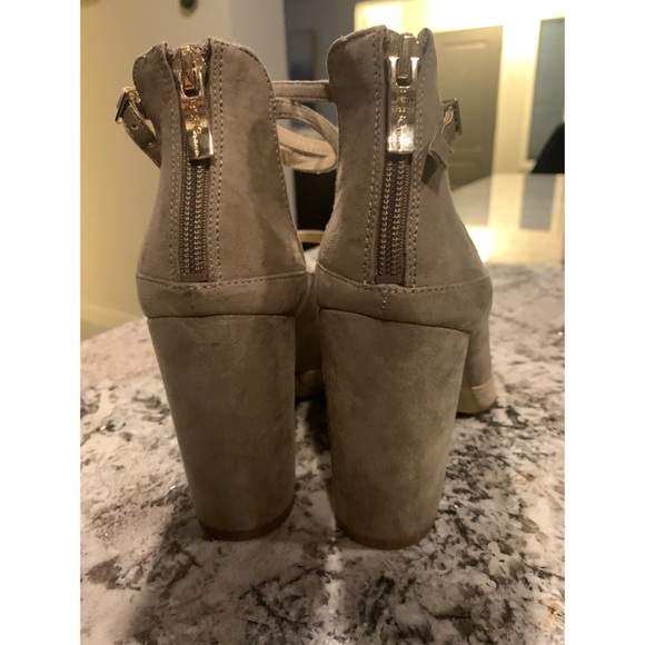 Nude Suede heels - Picture 2 of 2